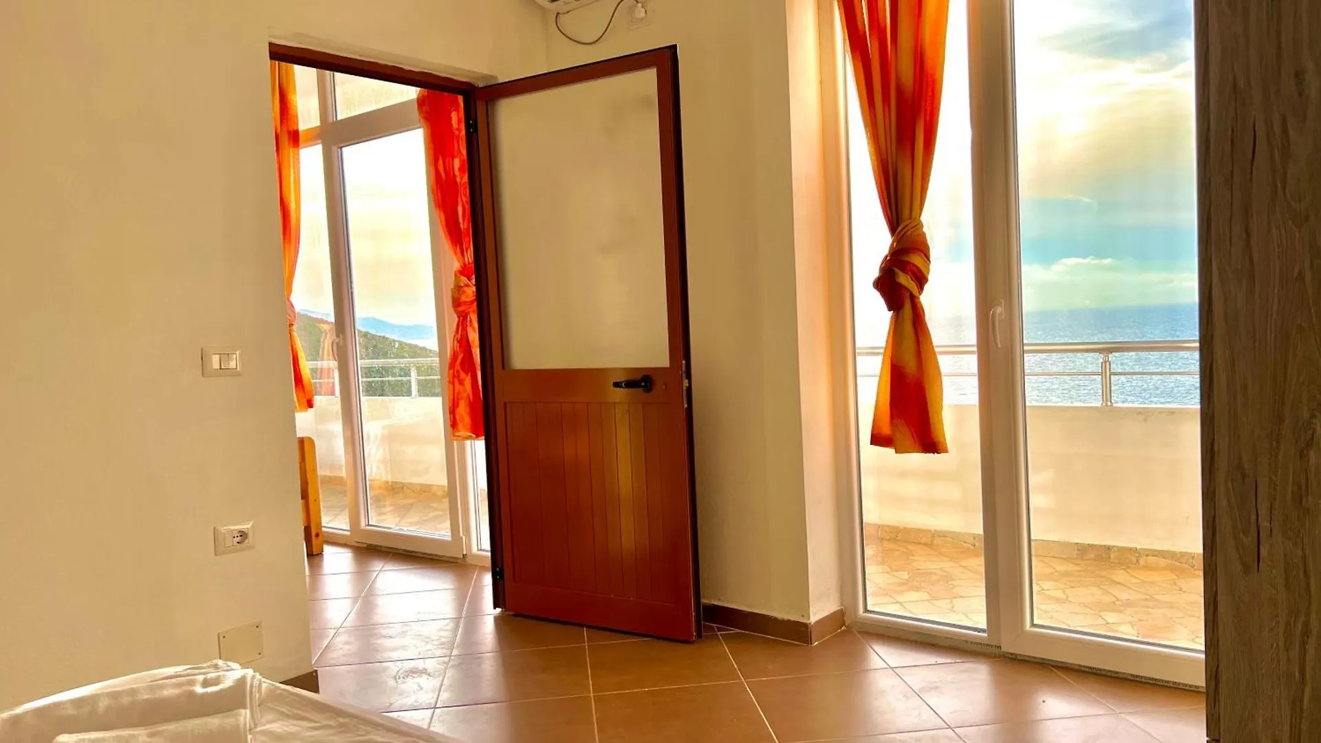 Redi'S Seaview Apartments Sarandë