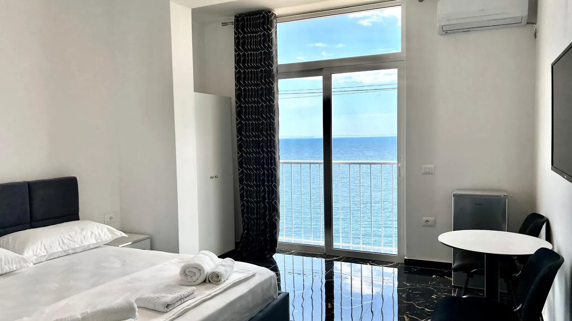 Redi'S Seaview Apartments Sarandë Albania
