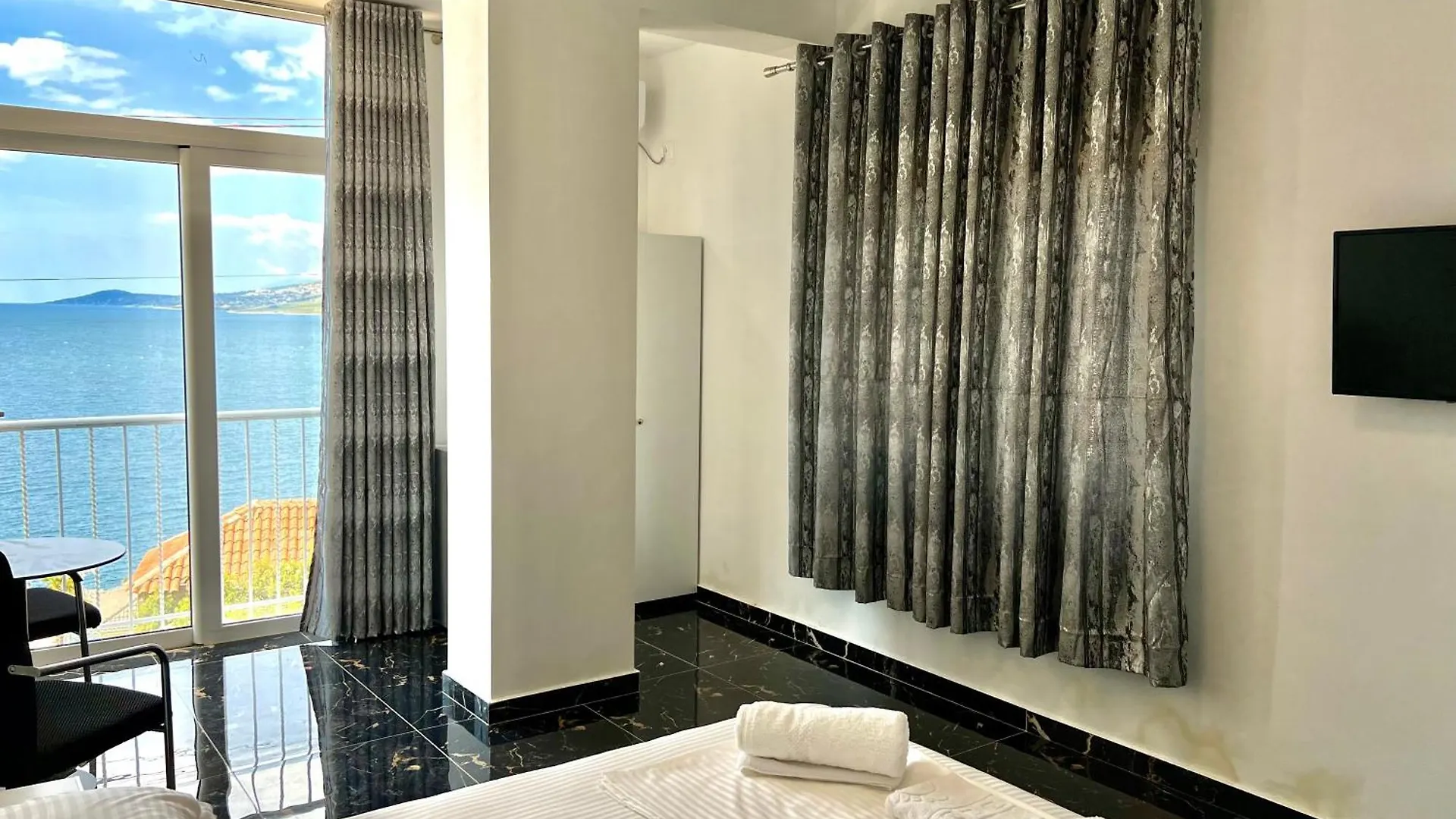 Redi'S Seaview Apartments Sarandë Albania
